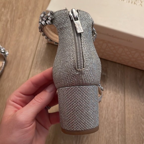 Badgley Mischka Jewel collection silver block heel - Picture 7 of 8